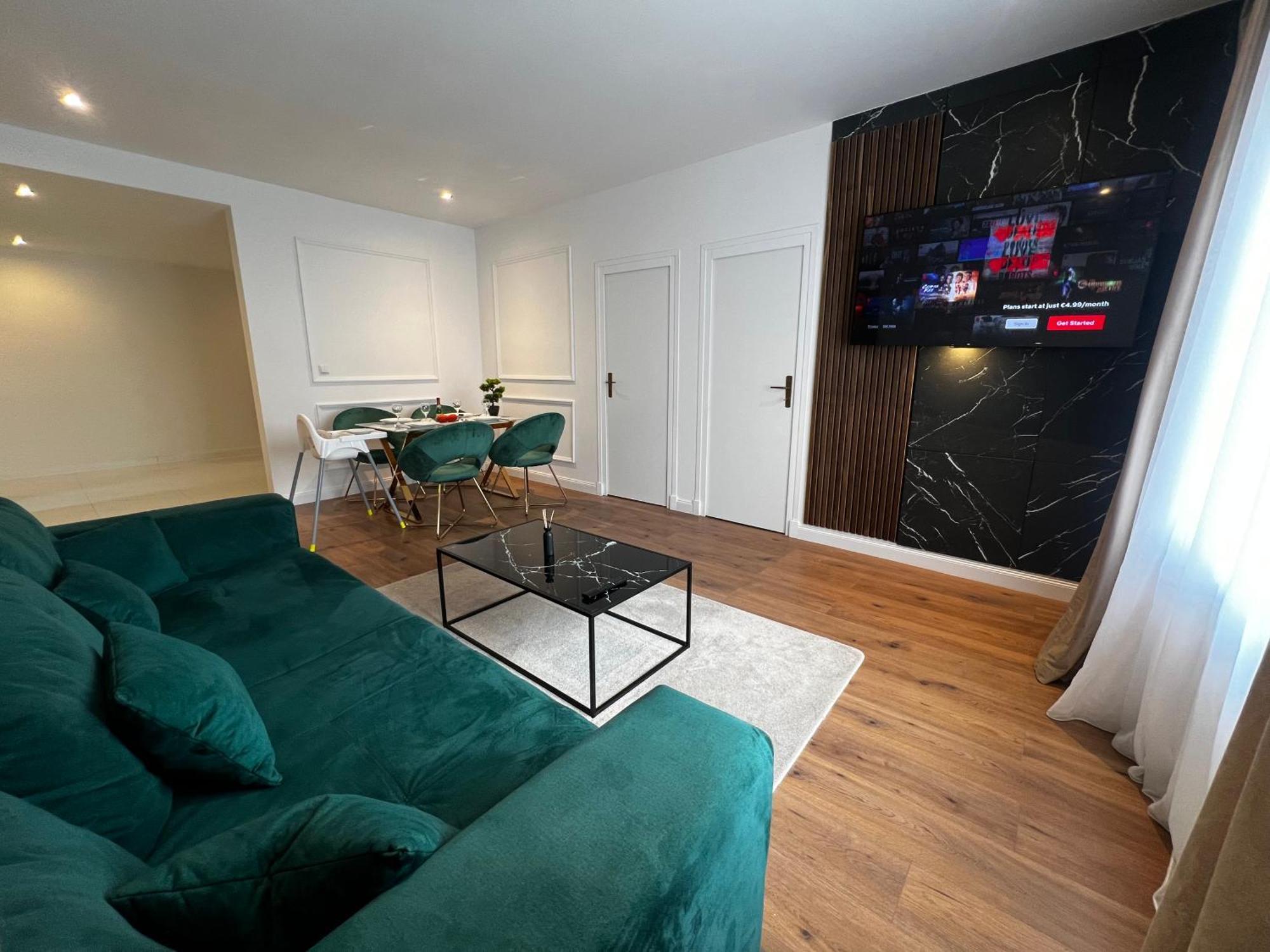 105 Quadratmeter Apartment, Parkplatz, Kinderfreundlich, 6 Personen, Wifi, Vollausgestattete Kueche, Crimmitschau Exteriör bild