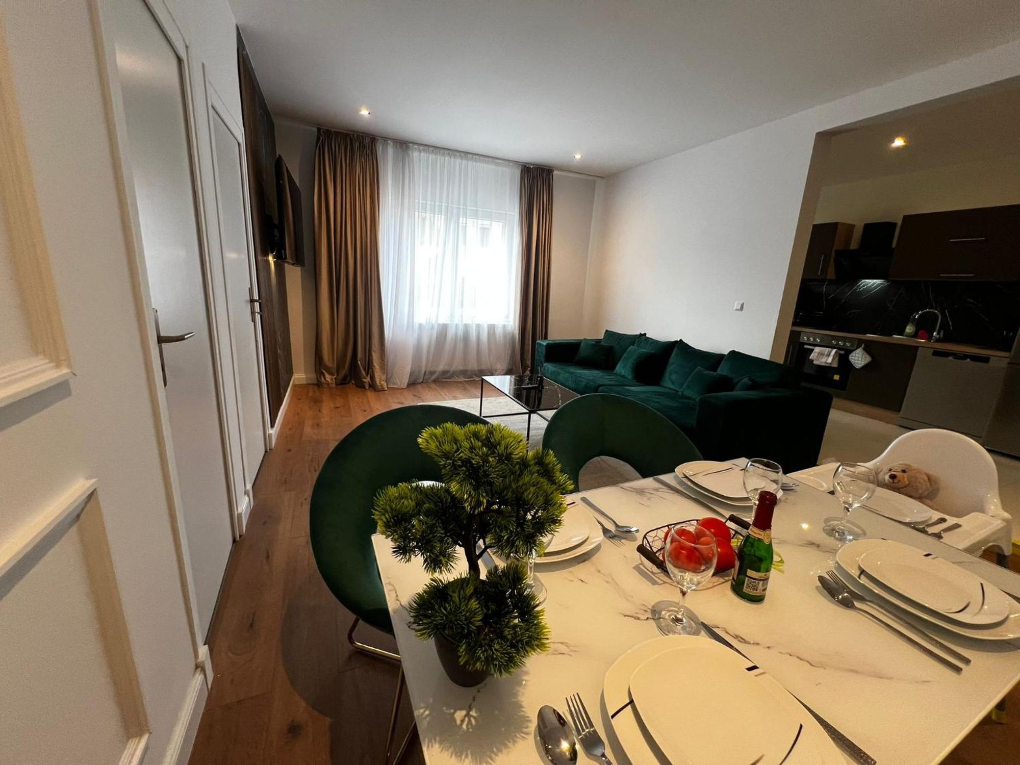 105 Quadratmeter Apartment, Parkplatz, Kinderfreundlich, 6 Personen, Wifi, Vollausgestattete Kueche, Crimmitschau Exteriör bild