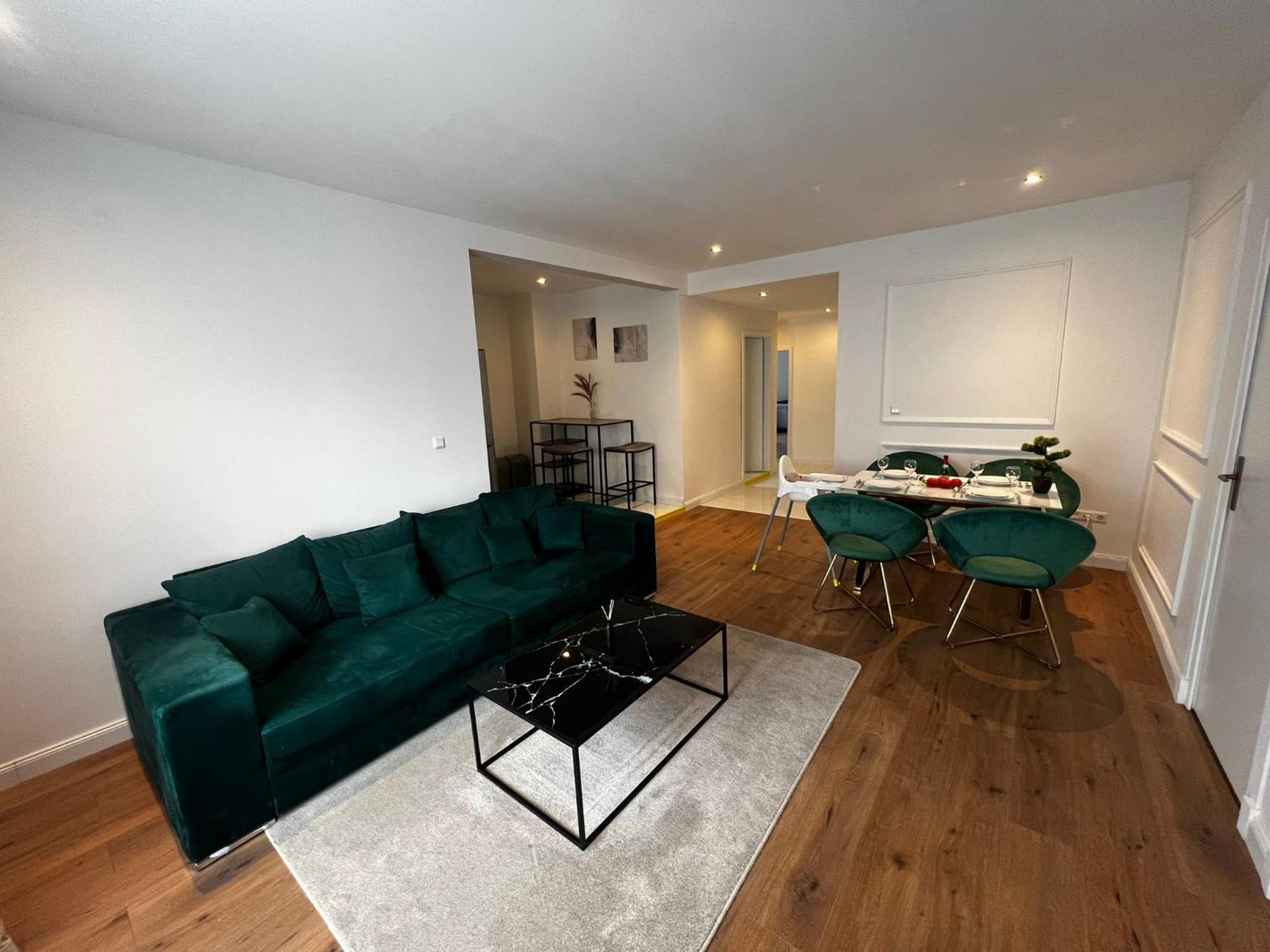 105 Quadratmeter Apartment, Parkplatz, Kinderfreundlich, 6 Personen, Wifi, Vollausgestattete Kueche, Crimmitschau Exteriör bild