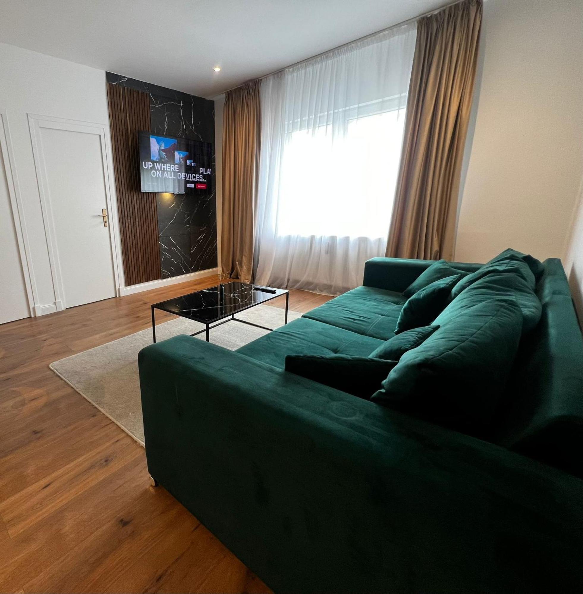 105 Quadratmeter Apartment, Parkplatz, Kinderfreundlich, 6 Personen, Wifi, Vollausgestattete Kueche, Crimmitschau Exteriör bild